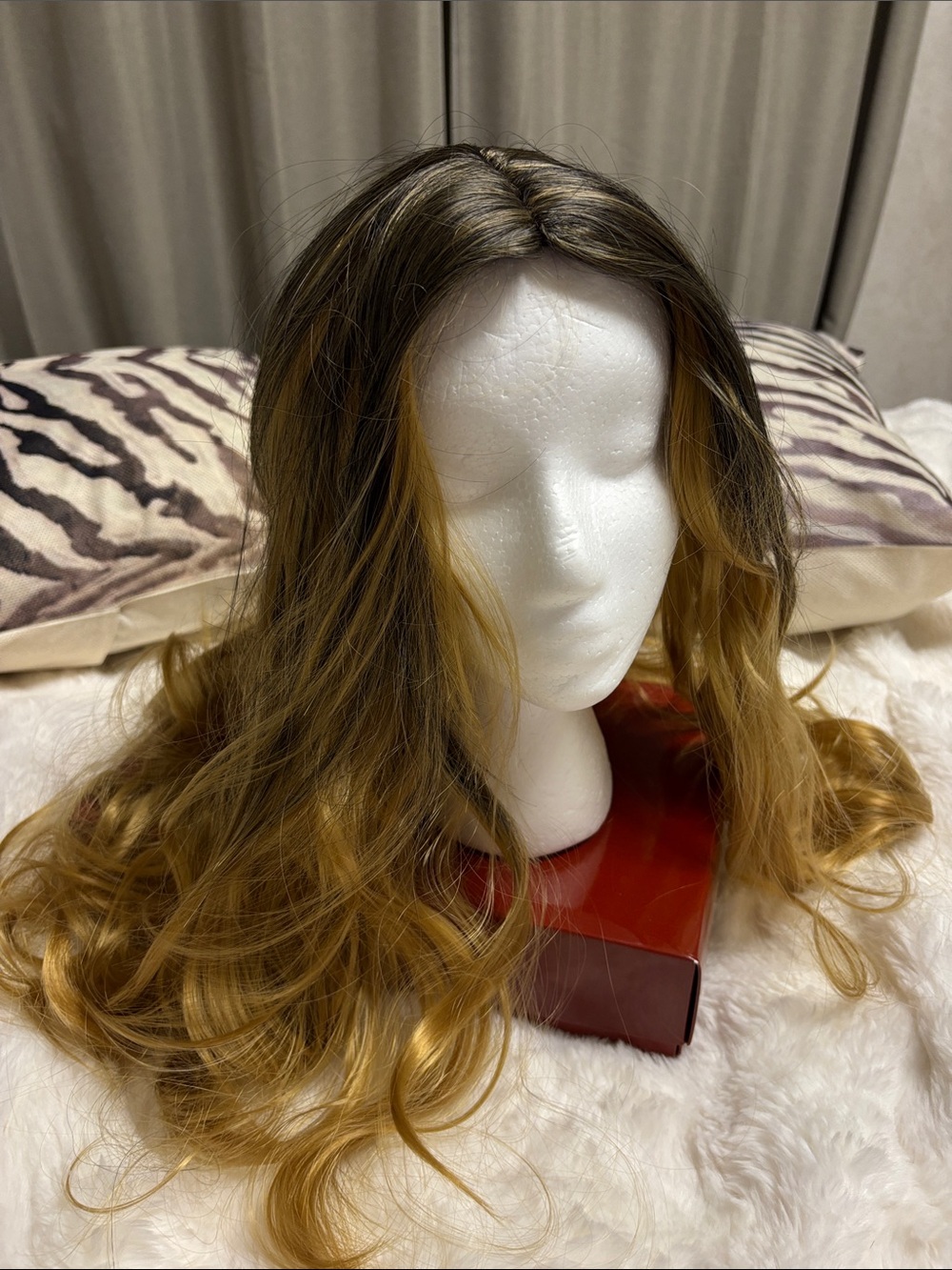Mahogany / Red hot synthetic wig with adjustable cab